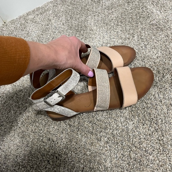 Multi printed sandals - Picture 3 of 3